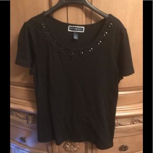 Karen Scott black cotton t w/silver ring accents M